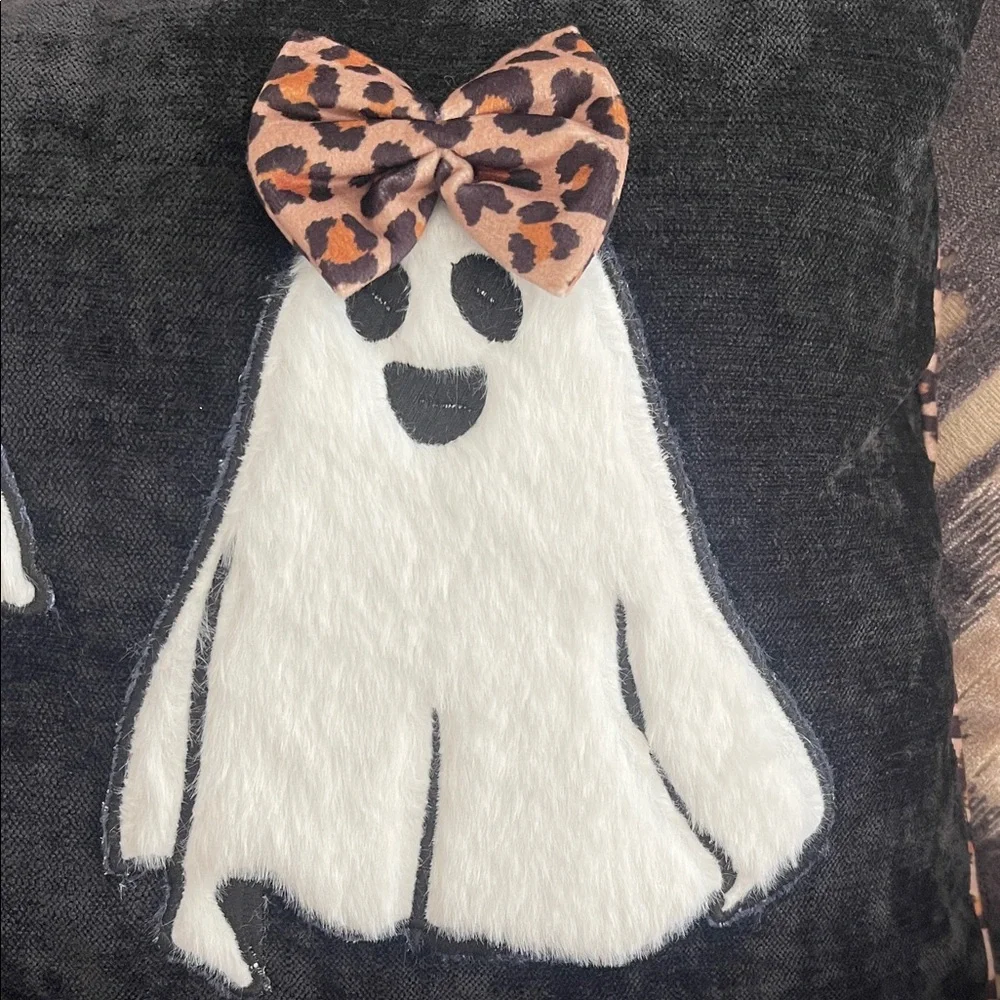 Playful Halloween 👻 Ghost Plush Pillow with Leopard Accessories NWT